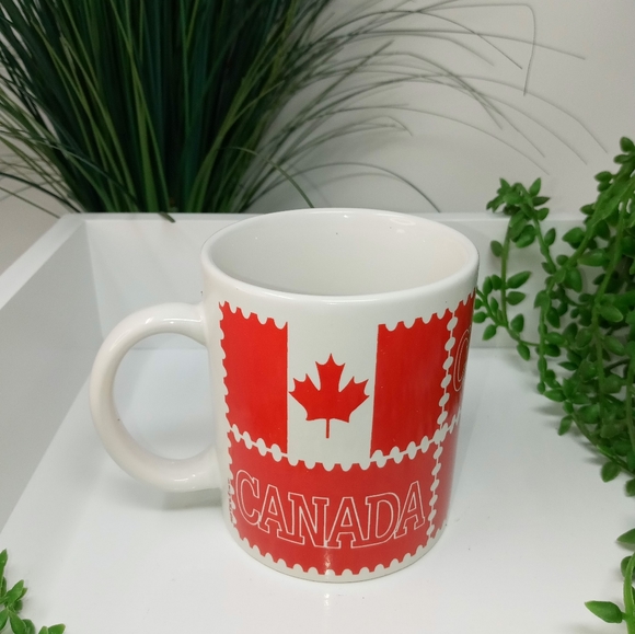 Canada Maple Leaf Mug - Picture 4 of 4